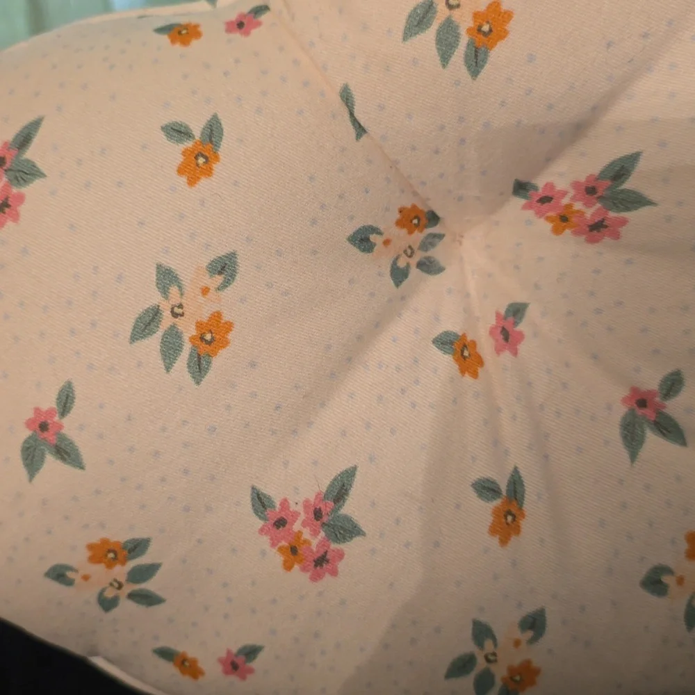 New Pillowfort Pink White Green Floral Heart-shaped Pillow 12x11 2 Sided‎